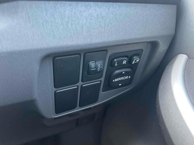 プリウス S ナビ アルミホイール CVT スマートキー 電動格納ミラー 盗難防止システム ミュージックプレイヤー接続可 衝突安全ボディ ABS ESC エアコン パワーステアリング パワーウィンドウ(4枚目)