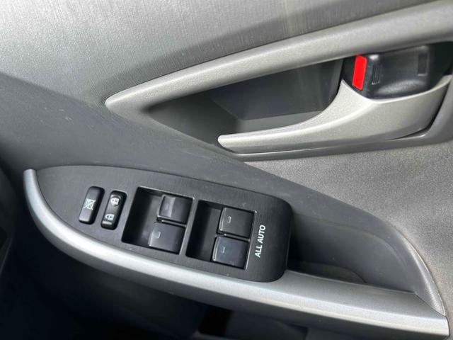 プリウス S ナビ アルミホイール CVT スマートキー 電動格納ミラー 盗難防止システム ミュージックプレイヤー接続可 衝突安全ボディ ABS ESC エアコン パワーステアリング パワーウィンドウ(5枚目)