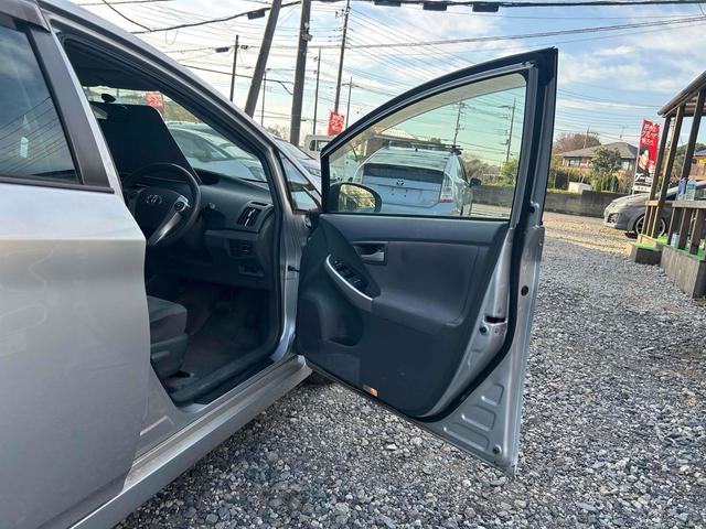 プリウス S ナビ アルミホイール CVT スマートキー 電動格納ミラー 盗難防止システム ミュージックプレイヤー接続可 衝突安全ボディ ABS ESC エアコン パワーステアリング パワーウィンドウ(6枚目)