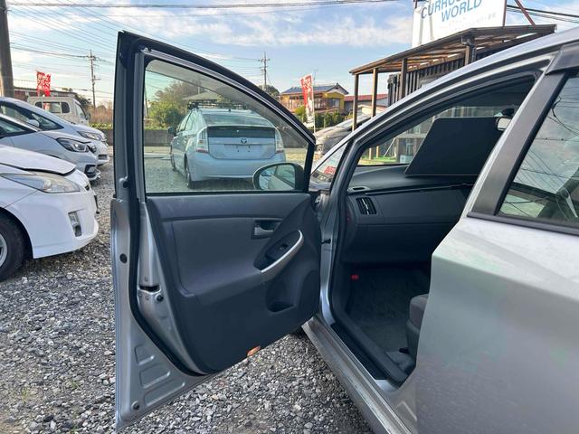 プリウス S ナビ アルミホイール CVT スマートキー 電動格納ミラー 盗難防止システム ミュージックプレイヤー接続可 衝突安全ボディ ABS ESC エアコン パワーステアリング パワーウィンドウ(8枚目)