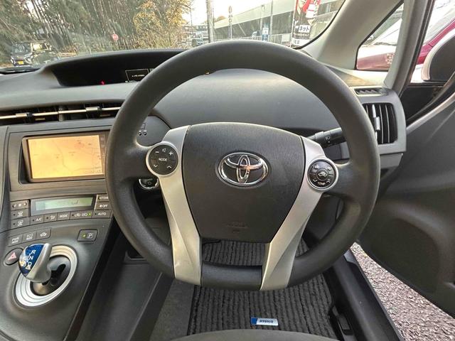 プリウス S ドライブレコーダー ETC ナビ クリアランスソナー アルミホイール スマートキー 電動格納ミラー CVT 盗難防止システム 衝突安全ボディ ABS ESC エアコン パワーステアリング(2枚目)