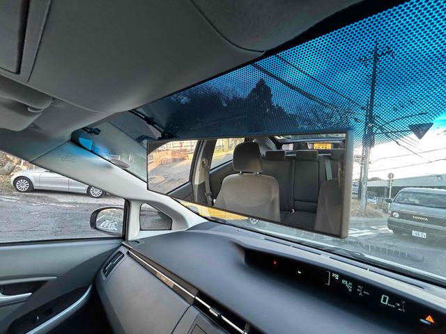 プリウス S ドライブレコーダー ETC ナビ クリアランスソナー アルミホイール スマートキー 電動格納ミラー CVT 盗難防止システム 衝突安全ボディ ABS ESC エアコン パワーステアリング(5枚目)