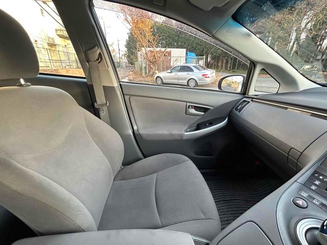 プリウス S ドライブレコーダー ETC ナビ クリアランスソナー アルミホイール スマートキー 電動格納ミラー CVT 盗難防止システム 衝突安全ボディ ABS ESC エアコン パワーステアリング(8枚目)