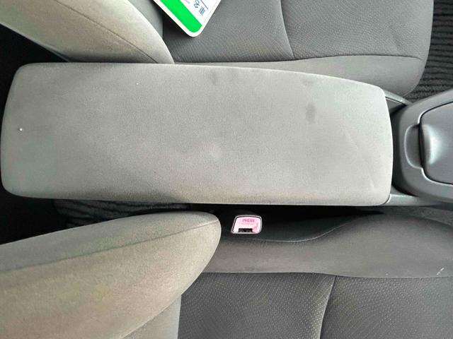 プリウス S ドライブレコーダー ETC ナビ クリアランスソナー アルミホイール スマートキー 電動格納ミラー CVT 盗難防止システム 衝突安全ボディ ABS ESC エアコン パワーステアリング(10枚目)