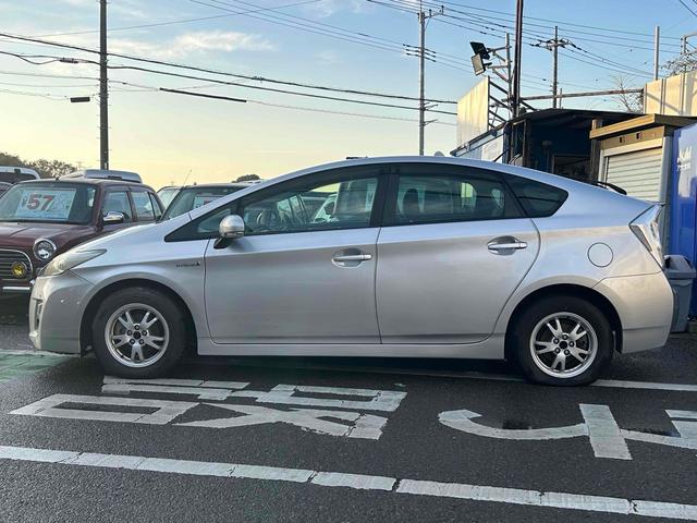 プリウス S ドライブレコーダー ETC ナビ クリアランスソナー アルミホイール スマートキー 電動格納ミラー CVT 盗難防止システム 衝突安全ボディ ABS ESC エアコン パワーステアリング(14枚目)