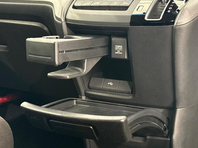 ステップワゴンスパーダ スパーダホンダセンシング　純正メモリーナビ　フルセグＴＶ　バックカメラ　ＥＴＣ２．０　両側パワースライドドア　前後ドラレコ　２列目ベンチシート　盗難防止　助手席エアバッグ　Ｗパワスラ　リアオートエアコン　地デジ　ＬＥＤライト（29枚目）