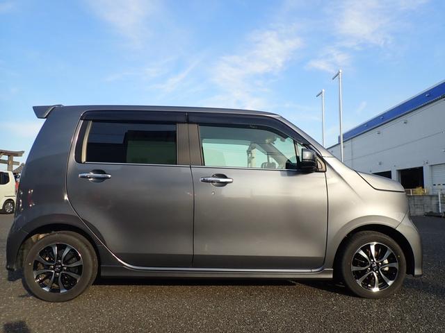 シンプルなサイドラインです。窓も大きく使い勝手も上々です。