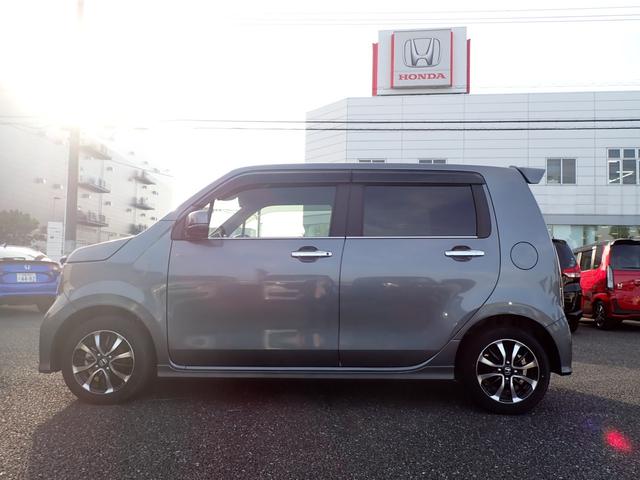 ドアバイザー・アルミホイル装着車両です。華やかなサイドシルエットです。