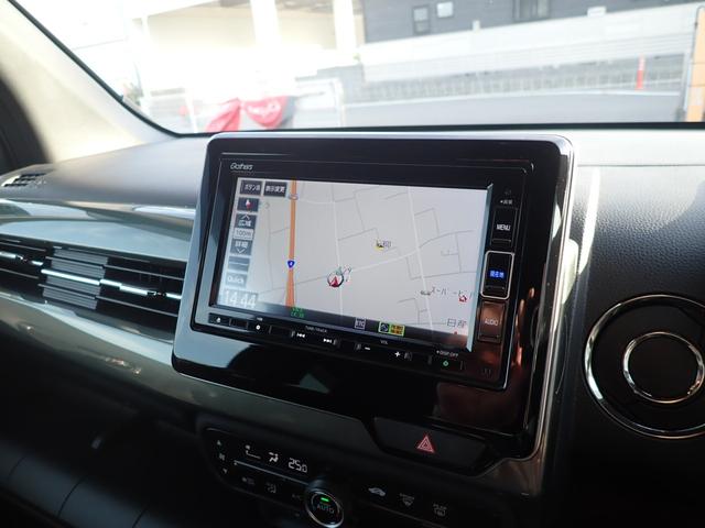 ホンダ純正ナビ装着車両です。様々なオーディオソースに対応しており、リアカメラも綺麗に映ります。