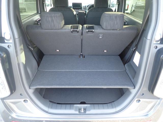 リアシートスライドする事で荷室の広さを変更できます。皆様に一番使いやすいポジションを探してあげてください。