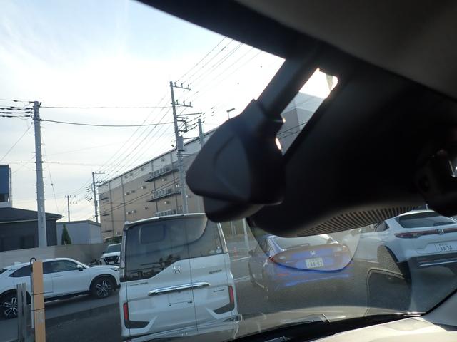 ヴェゼル ｅ：ＨＥＶＺ　１オーナー　Ｒカメラ　フルセグテレビ　スマ－トキ－　ＥＴＣ車載器　アクティブクルーズ　サイドエアバッグ　ナビＴＶ　フルオートエアコン　横滑り防止　キーフリーシステム　４ＷＤ車　禁煙　ＬＥＤヘッドライト（15枚目）