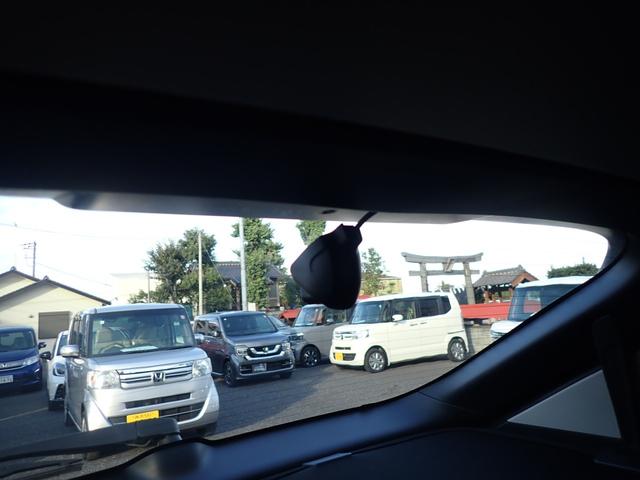 ヴェゼル ｅ：ＨＥＶＺ　１オーナー　Ｒカメラ　フルセグテレビ　スマ－トキ－　ＥＴＣ車載器　アクティブクルーズ　サイドエアバッグ　ナビＴＶ　フルオートエアコン　横滑り防止　キーフリーシステム　４ＷＤ車　禁煙　ＬＥＤヘッドライト（16枚目）