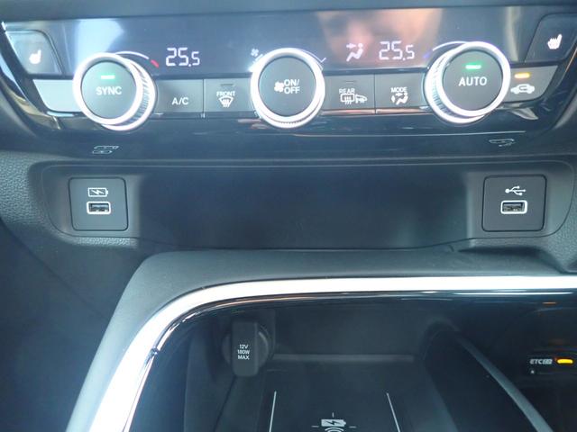 ヴェゼル ｅ：ＨＥＶＺ　１オーナー　Ｒカメラ　フルセグテレビ　スマ－トキ－　ＥＴＣ車載器　アクティブクルーズ　サイドエアバッグ　ナビＴＶ　フルオートエアコン　横滑り防止　キーフリーシステム　４ＷＤ車　禁煙　ＬＥＤヘッドライト（17枚目）