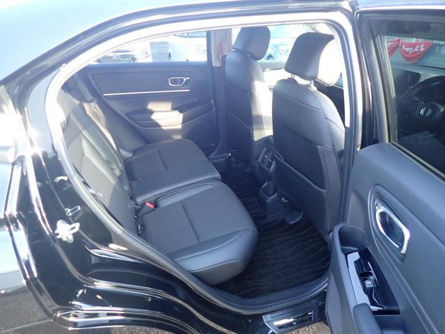 ヴェゼル ｅ：ＨＥＶＺ　１オーナー　Ｒカメラ　フルセグテレビ　スマ－トキ－　ＥＴＣ車載器　アクティブクルーズ　サイドエアバッグ　ナビＴＶ　フルオートエアコン　横滑り防止　キーフリーシステム　４ＷＤ車　禁煙　ＬＥＤヘッドライト（20枚目）