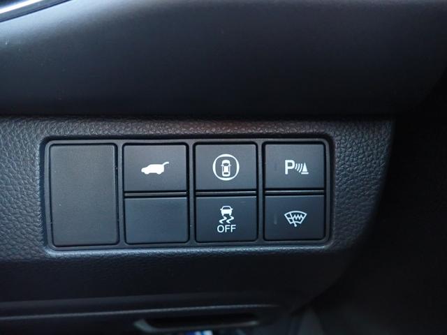 ヴェゼル ｅ：ＨＥＶＺ　１オーナー　Ｒカメラ　フルセグテレビ　スマ－トキ－　ＥＴＣ車載器　アクティブクルーズ　サイドエアバッグ　ナビＴＶ　フルオートエアコン　横滑り防止　キーフリーシステム　４ＷＤ車　禁煙　ＬＥＤヘッドライト（28枚目）