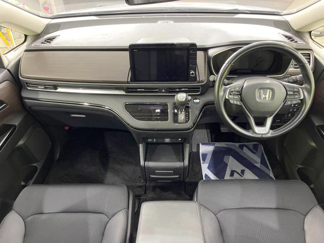 オデッセイハイブリッド ｅ：ＨＥＶアブソルート・ＥＸ　禁煙車　純正１０型ナビ　後席モニター　全周囲カメラ　両側電動スライドドア　ホンダセンシング　アダプティブクルーズ　ＥＴＣ２．０　ドラレコ　シートヒーター　電動リアゲート　ＬＥＤヘッド　１００Ｖ電源（2枚目）