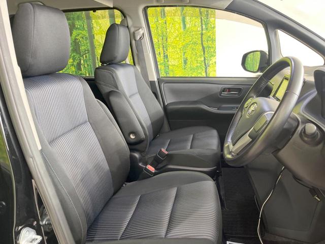 ヴォクシー ＺＳ　煌　禁煙車　両側電動スライドドア　パナソニック製ＳＤナビ　後席モニター　バックカメラ　ＥＴＣ　ドラレコ　ＬＥＤヘッドライト　純正１６インチアルミホイール　スマートキー　デュアルエアコン　革巻きステアリング（8枚目）