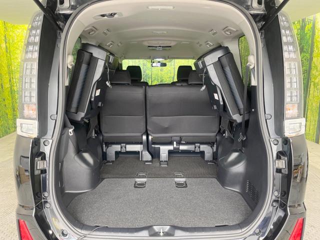 ヴォクシー ＺＳ　煌　禁煙車　両側電動スライドドア　パナソニック製ＳＤナビ　後席モニター　バックカメラ　ＥＴＣ　ドラレコ　ＬＥＤヘッドライト　純正１６インチアルミホイール　スマートキー　デュアルエアコン　革巻きステアリング（11枚目）