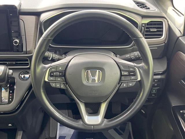 オデッセイハイブリッド ｅ：ＨＥＶアブソルート・ＥＸ　禁煙車　純正１０型ナビ　全周囲カメラ　黒革シート　両側電動スライドドア　ホンダセンシング　アダプティブクルーズ　ＥＴＣ２．０　ドラレコ　シートヒーター　電動リアゲート　ＬＥＤヘッドライト　１００Ｖ電源（12枚目）