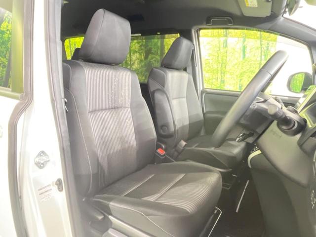 ヴォクシー ＺＳ　煌ＩＩ　禁煙車　純正９型ナビ　後席モニター　両側電動スライドドア　セーフティセンス　バックカメラ　ＥＴＣ　Ｂｌｕｅｔｏｏｔｈ　フルセグ　ＬＥＤヘッド／フロントフォグ　リアオートエアコン　クルーズコントロール（8枚目）