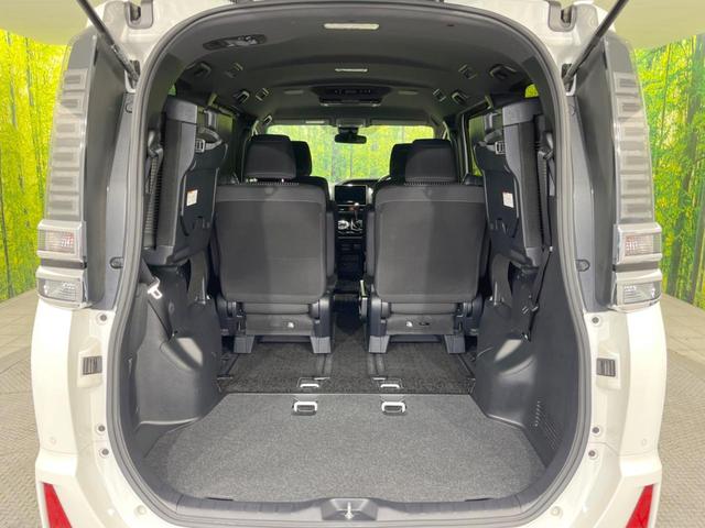 ヴォクシー ＺＳ　煌ＩＩ　禁煙車　純正９型ナビ　後席モニター　両側電動スライドドア　セーフティセンス　バックカメラ　ＥＴＣ　Ｂｌｕｅｔｏｏｔｈ　フルセグ　ＬＥＤヘッド／フロントフォグ　リアオートエアコン　クルーズコントロール（11枚目）