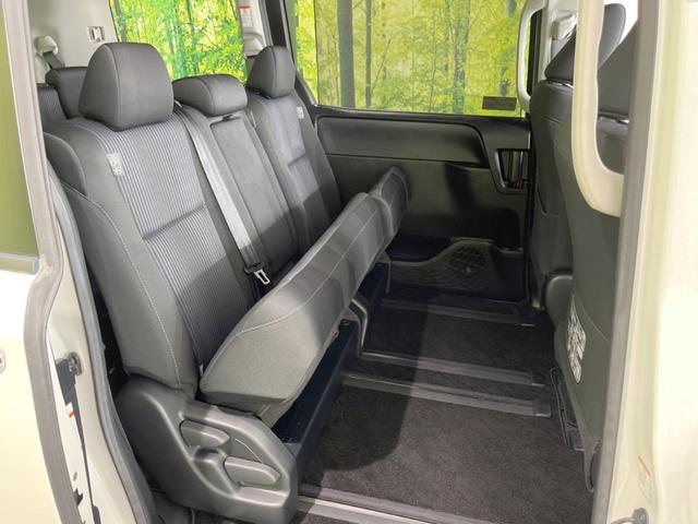 ヴォクシー ＺＳ　煌　純正ＳＤナビ　両側電動スライドドア　禁煙車　ＬＥＤヘッドランプ　アイドリングストップ　１６インチアルミ　スマートキー　デュアルオートエアコン　革巻ステアリングホイール　エアロバンパー（40枚目）