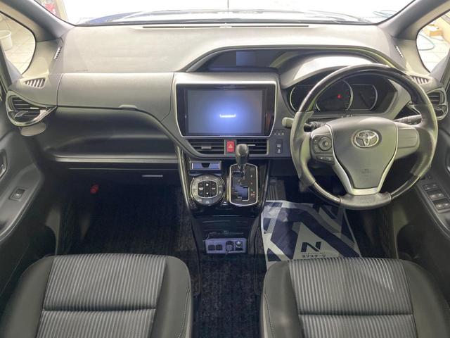 ヴォクシー ＺＳ　煌ＩＩ　純正１０型ナビ　両側電動スライドドア　禁煙車　セーフティセンス　ウッドコンビハンドル　ＬＥＤヘッドランプ　ＬＥＤフォグランプ　１７インチアルミ　スマートキー　プッシュスタート　オートライト（2枚目）