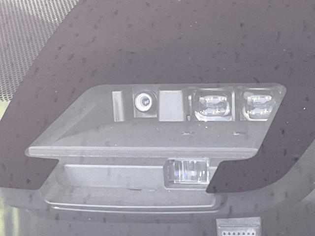 ヴォクシー ＺＳ　煌ＩＩ　純正１０型ナビ　両側電動スライドドア　禁煙車　セーフティセンス　ウッドコンビハンドル　ＬＥＤヘッドランプ　ＬＥＤフォグランプ　１７インチアルミ　スマートキー　プッシュスタート　オートライト（7枚目）