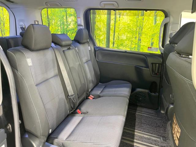 ヴォクシー ＺＳ　煌ＩＩ　純正１０型ナビ　両側電動スライドドア　禁煙車　セーフティセンス　ウッドコンビハンドル　ＬＥＤヘッドランプ　ＬＥＤフォグランプ　１７インチアルミ　スマートキー　プッシュスタート　オートライト（9枚目）
