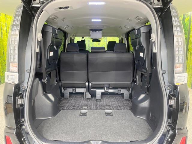ヴォクシー ＺＳ　煌ＩＩ　純正１０型ナビ　両側電動スライドドア　禁煙車　セーフティセンス　ウッドコンビハンドル　ＬＥＤヘッドランプ　ＬＥＤフォグランプ　１７インチアルミ　スマートキー　プッシュスタート　オートライト（11枚目）