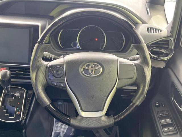 ヴォクシー ＺＳ　煌ＩＩ　純正１０型ナビ　両側電動スライドドア　禁煙車　セーフティセンス　ウッドコンビハンドル　ＬＥＤヘッドランプ　ＬＥＤフォグランプ　１７インチアルミ　スマートキー　プッシュスタート　オートライト（12枚目）