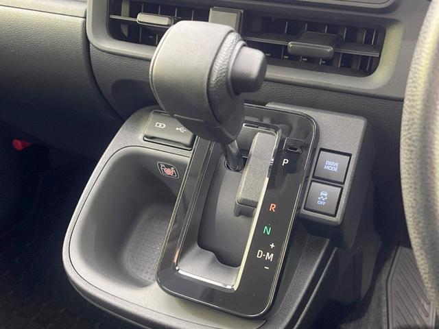 シエンタ Ｘ　禁煙車　８型ディスプレイオーディオ　全周囲カメラ　電動スライドドア　セーフティセンス　ブラインドスポットモニター　レーダークルーズ　ＬＥＤヘッドランプ　オートライト　キーレス　充電用ＵＳＢ端子（27枚目）