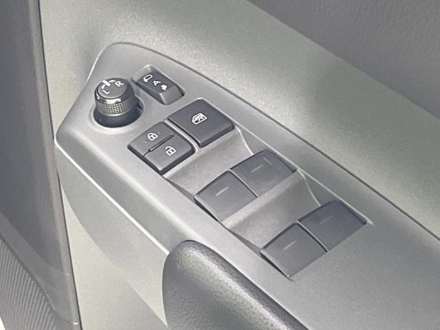 シエンタ Ｘ　禁煙車　８型ディスプレイオーディオ　全周囲カメラ　電動スライドドア　セーフティセンス　ブラインドスポットモニター　レーダークルーズ　ＬＥＤヘッドランプ　オートライト　キーレス　充電用ＵＳＢ端子（40枚目）