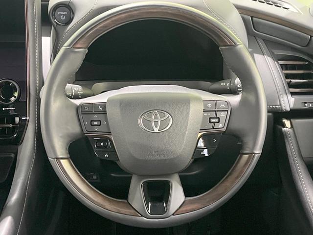 アルファードハイブリッド Ｚ　禁煙車　１４型ＤＡ　左右独立ムーンルーフ　１３型フリップダウンモニター　デジタルインナーミラー　全周囲カメラ　合皮シート　パワーシート　シートベンチレーション　パワーバックドア　３眼ＬＥＤヘッド（12枚目）