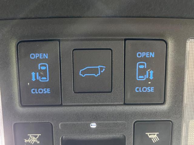 ノア ハイブリッドＳ－Ｚ　禁煙車　純正１０．５型ナビ付ＤＡ　快適利便パッケージ　ユニバーサルステップ　ＢＳＭ　両側電動スライドドア　セーフティセンス　レーダークルーズ　ＥＴＣ２．０　ドラレコ　ハーフレザーシート　電動リアゲート（4枚目）