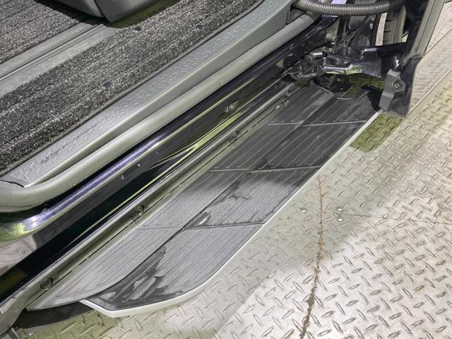 ノア ハイブリッドＳ－Ｚ　禁煙車　純正１０．５型ナビ付ＤＡ　快適利便パッケージ　ユニバーサルステップ　ＢＳＭ　両側電動スライドドア　セーフティセンス　レーダークルーズ　ＥＴＣ２．０　ドラレコ　ハーフレザーシート　電動リアゲート（6枚目）