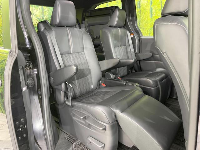 ノア ハイブリッドＳ－Ｚ　禁煙車　純正１０．５型ナビ付ＤＡ　快適利便パッケージ　ユニバーサルステップ　ＢＳＭ　両側電動スライドドア　セーフティセンス　レーダークルーズ　ＥＴＣ２．０　ドラレコ　ハーフレザーシート　電動リアゲート（9枚目）