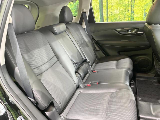 エクストレイル ２０Ｘ　サンルーフ　ルーフレール　純正ＳＤナビ　禁煙車　防水シート　純正１８インチアルミ　ＬＥＤヘッドランプ　フォグランプ　革巻ステアリング　スマートキー　パワーバックドア　左右独立温度調整オートエアコン（9枚目）