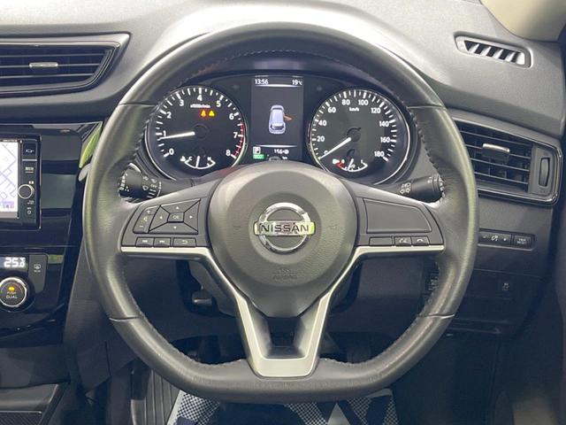エクストレイル ２０Ｘ　サンルーフ　ルーフレール　純正ＳＤナビ　禁煙車　防水シート　純正１８インチアルミ　ＬＥＤヘッドランプ　フォグランプ　革巻ステアリング　スマートキー　パワーバックドア　左右独立温度調整オートエアコン（11枚目）