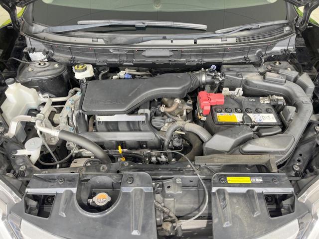 エクストレイル ２０Ｘ　サンルーフ　ルーフレール　純正ＳＤナビ　禁煙車　防水シート　純正１８インチアルミ　ＬＥＤヘッドランプ　フォグランプ　革巻ステアリング　スマートキー　パワーバックドア　左右独立温度調整オートエアコン（18枚目）