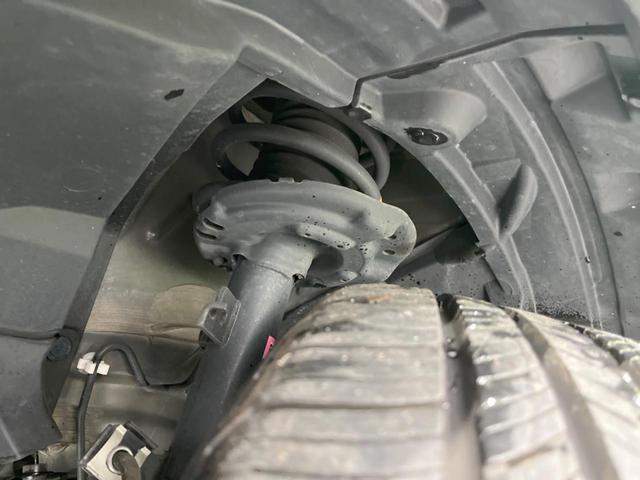 エクストレイル ２０Ｘ　サンルーフ　ルーフレール　純正ＳＤナビ　禁煙車　防水シート　純正１８インチアルミ　ＬＥＤヘッドランプ　フォグランプ　革巻ステアリング　スマートキー　パワーバックドア　左右独立温度調整オートエアコン（20枚目）