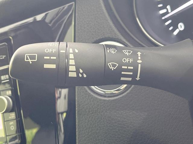 エクストレイル ２０Ｘ　サンルーフ　ルーフレール　純正ＳＤナビ　禁煙車　防水シート　純正１８インチアルミ　ＬＥＤヘッドランプ　フォグランプ　革巻ステアリング　スマートキー　パワーバックドア　左右独立温度調整オートエアコン（26枚目）