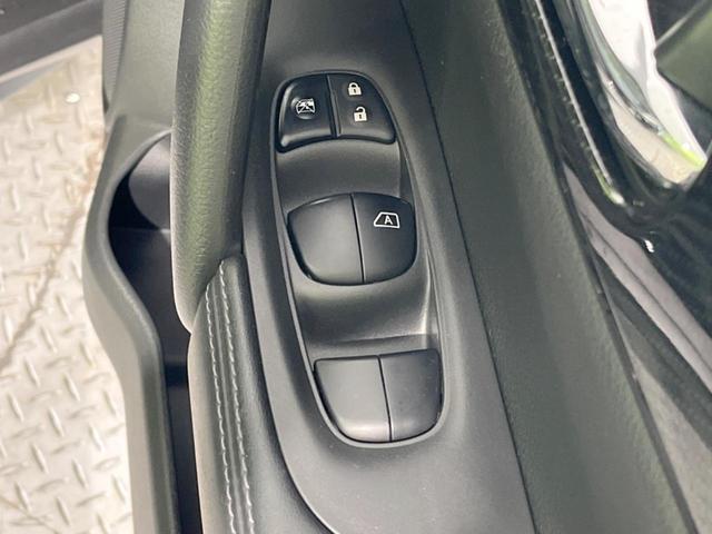 エクストレイル ２０Ｘ　サンルーフ　ルーフレール　純正ＳＤナビ　禁煙車　防水シート　純正１８インチアルミ　ＬＥＤヘッドランプ　フォグランプ　革巻ステアリング　スマートキー　パワーバックドア　左右独立温度調整オートエアコン（31枚目）