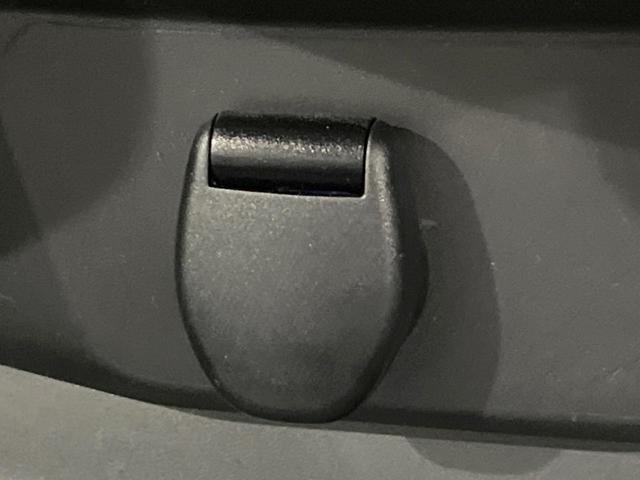 エクストレイル ２０Ｘ　サンルーフ　ルーフレール　純正ＳＤナビ　禁煙車　防水シート　純正１８インチアルミ　ＬＥＤヘッドランプ　フォグランプ　革巻ステアリング　スマートキー　パワーバックドア　左右独立温度調整オートエアコン（39枚目）