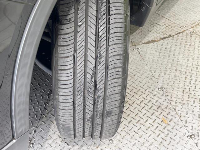 エクストレイル ２０Ｘ　サンルーフ　ルーフレール　純正ＳＤナビ　禁煙車　防水シート　純正１８インチアルミ　ＬＥＤヘッドランプ　フォグランプ　革巻ステアリング　スマートキー　パワーバックドア　左右独立温度調整オートエアコン（52枚目）