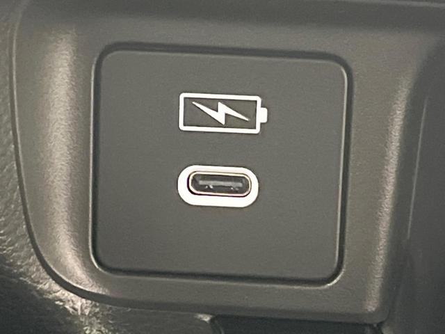 ヴェゼル ｅ：ＨＥＶ　Ｚ・ＰＬａＹパッケージ　パノラマルーフ　プレミアムオーディオ　全周囲カメラ　９型ホンダコネクトディスプレイ　禁煙車　ワイヤレス充電　ＥＴＣ２．０　ツートーンルーフ　１８インチアルミ　ハンズフリーパワーバックドア　コンビシート（45枚目）