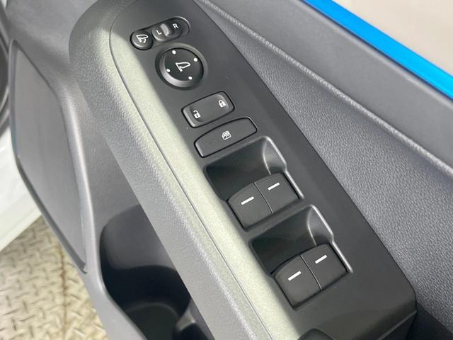 ヴェゼル ｅ：ＨＥＶ　Ｚ・ＰＬａＹパッケージ　パノラマルーフ　プレミアムオーディオ　全周囲カメラ　９型ホンダコネクトディスプレイ　禁煙車　ワイヤレス充電　ＥＴＣ２．０　ツートーンルーフ　１８インチアルミ　ハンズフリーパワーバックドア　コンビシート（49枚目）