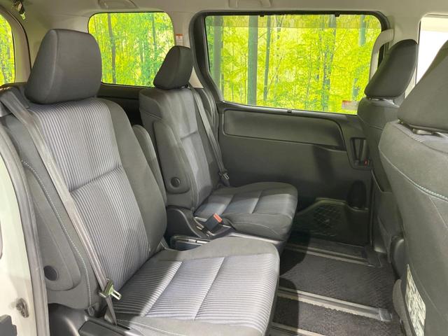 ヴォクシー ＺＳ　煌ＩＩ　禁煙車　８型ナビ　１２．８型後席モニター　両側電動スライドドア　セーフティセンス　ＬＥＤヘッドランプ　ＬＥＤフォグランプ　純正１６インチアルミ　オートライト　リアオートエアコン　バックカメラ（9枚目）