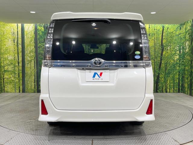 ヴォクシー ＺＳ　煌ＩＩ　禁煙車　８型ナビ　１２．８型後席モニター　両側電動スライドドア　セーフティセンス　ＬＥＤヘッドランプ　ＬＥＤフォグランプ　純正１６インチアルミ　オートライト　リアオートエアコン　バックカメラ（16枚目）