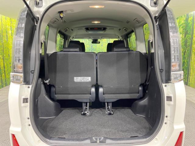 ヴォクシー ＺＳ　煌ＩＩ　禁煙車　８型ナビ　１２．８型後席モニター　両側電動スライドドア　セーフティセンス　ＬＥＤヘッドランプ　ＬＥＤフォグランプ　純正１６インチアルミ　オートライト　リアオートエアコン　バックカメラ（45枚目）